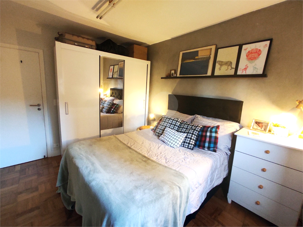 APARTAMENTO em CENTRO