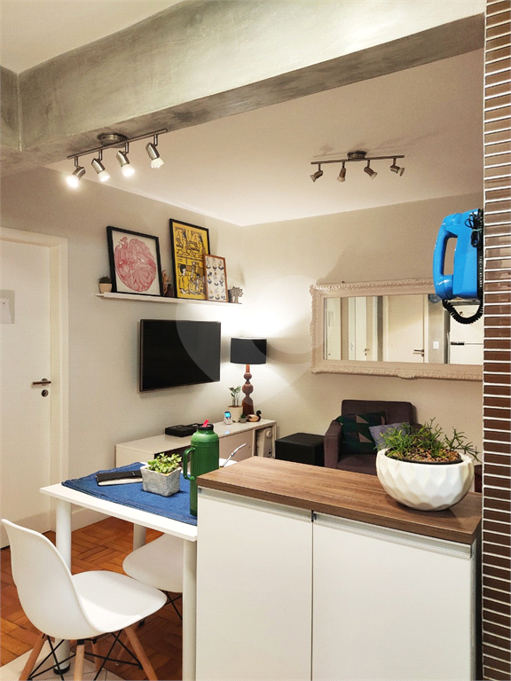 APARTAMENTO em CENTRO