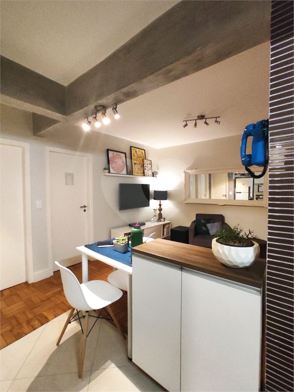 APARTAMENTO em CENTRO