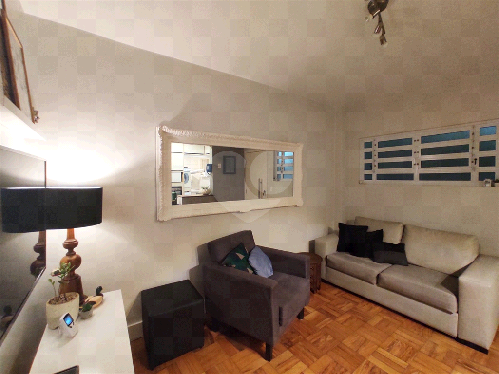 APARTAMENTO em CENTRO