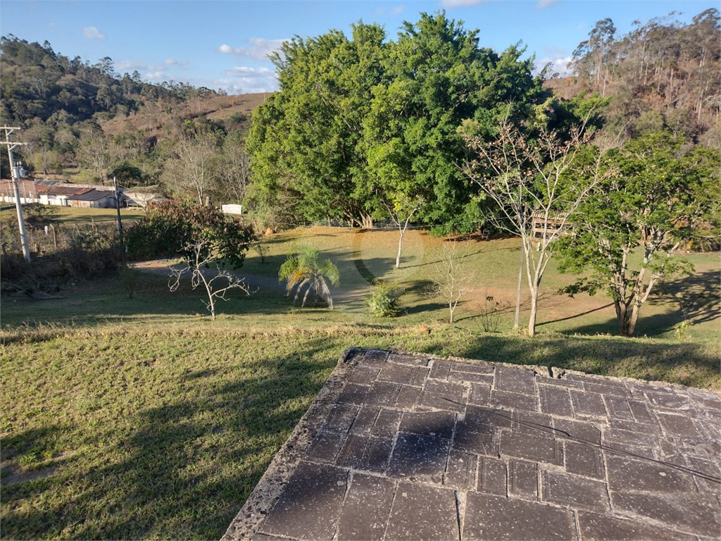 terreno com duas casa e galpão