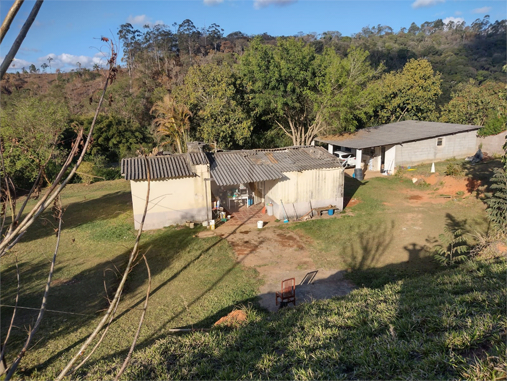 terreno com duas casa e galpão