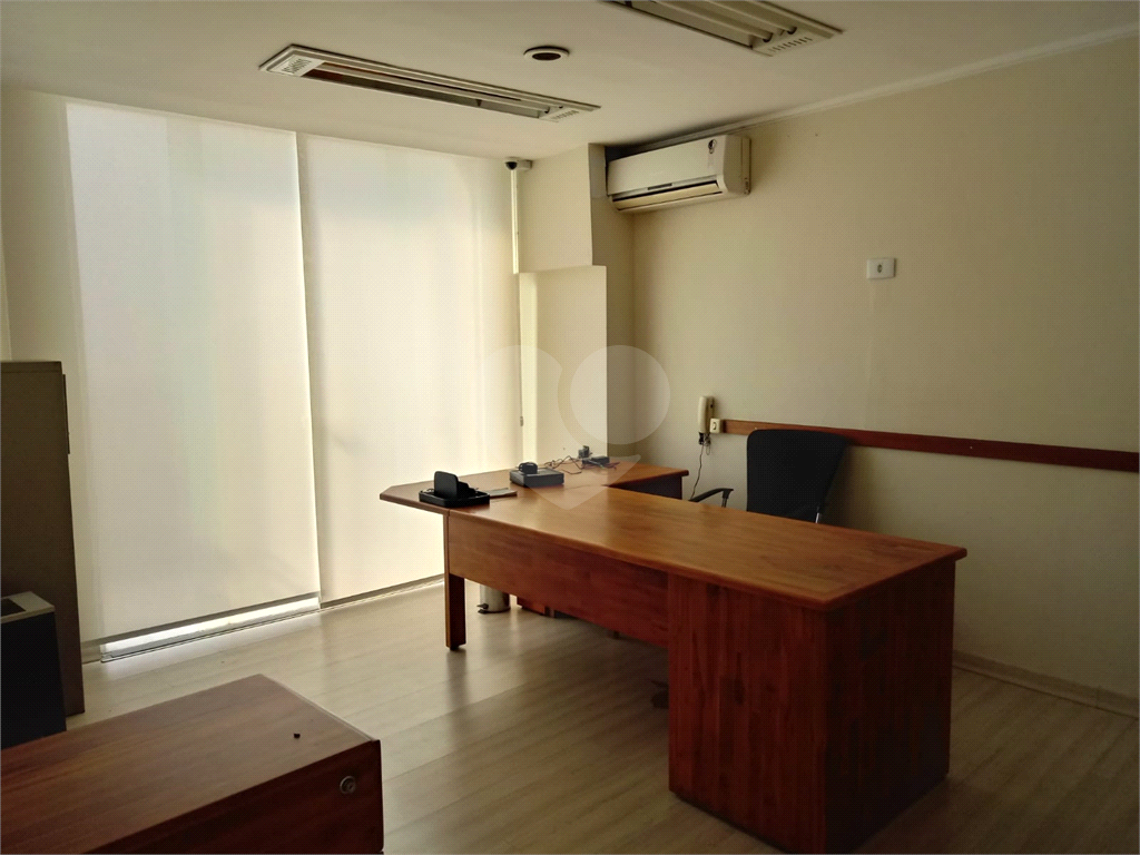 Sala Comercial - com sacada no Centro de São Paulo 107 m²