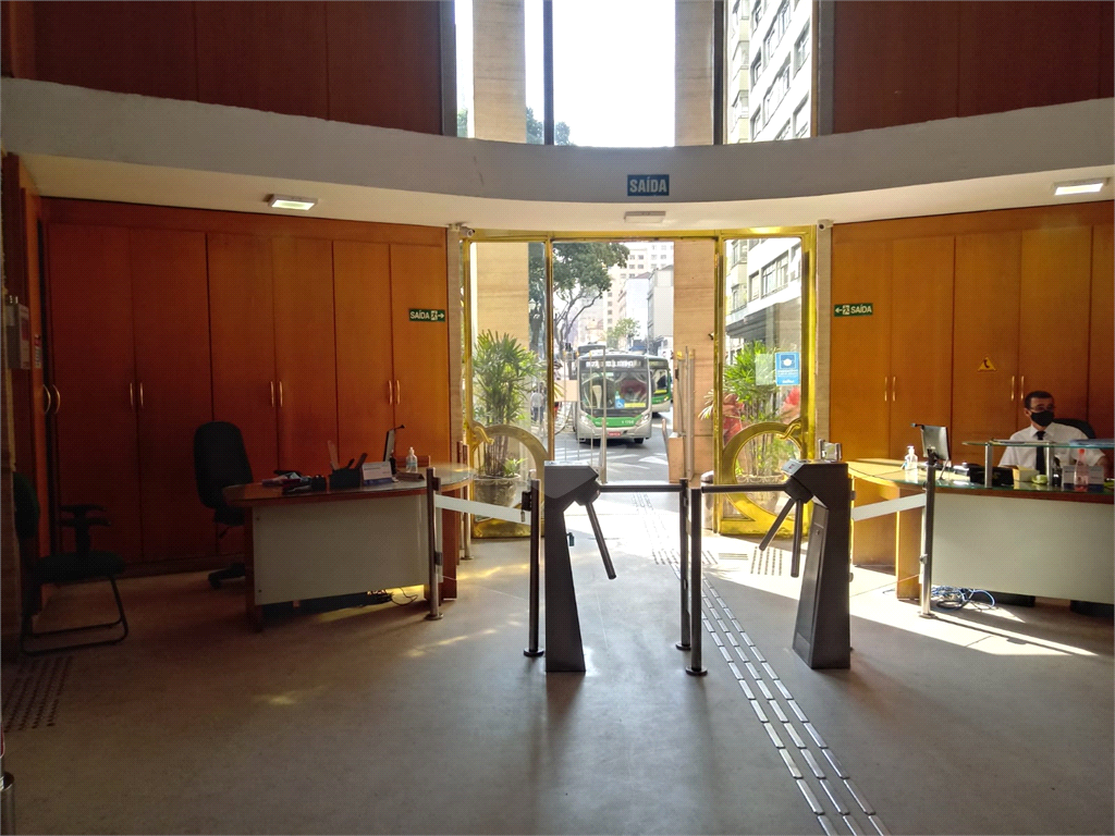 Sala Comercial - com sacada no Centro de São Paulo 107 m²