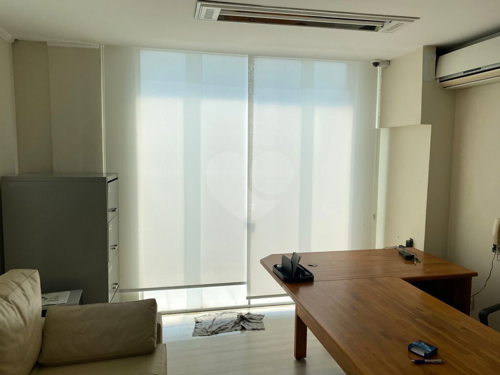 Sala Comercial - com sacada no Centro de São Paulo 107 m²