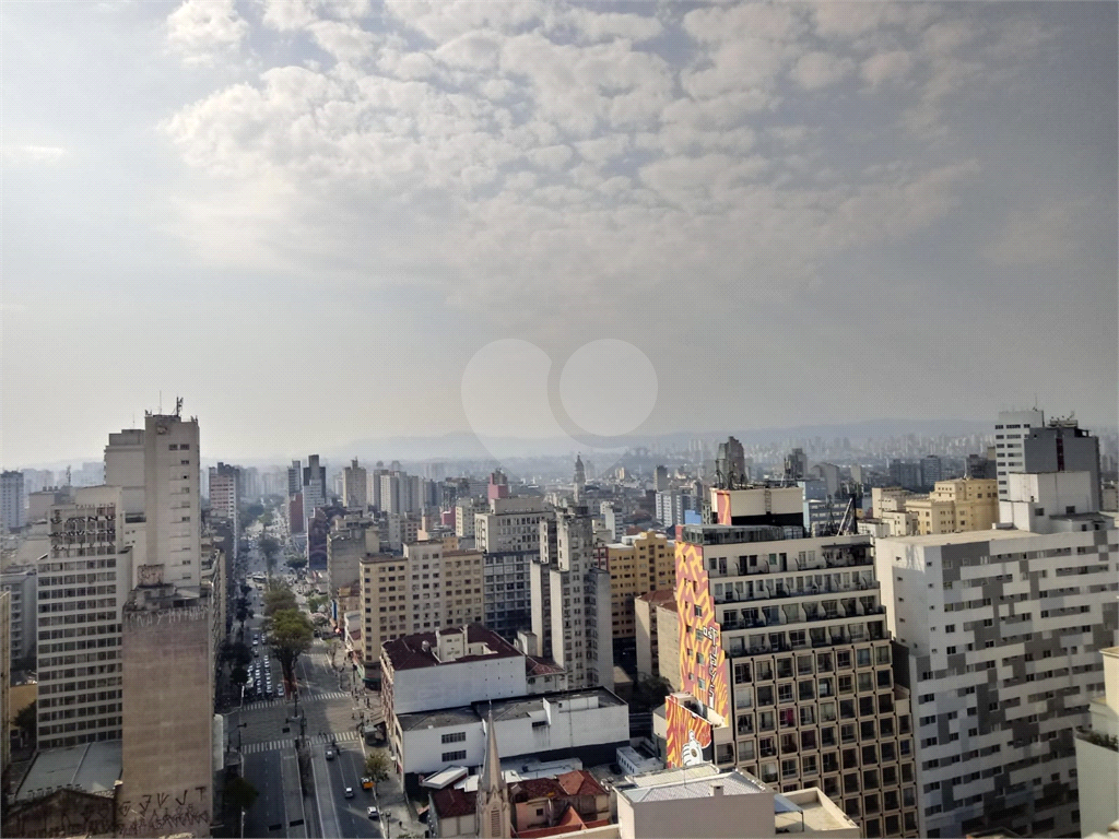 Sala Comercial - com sacada no Centro de São Paulo 107 m²