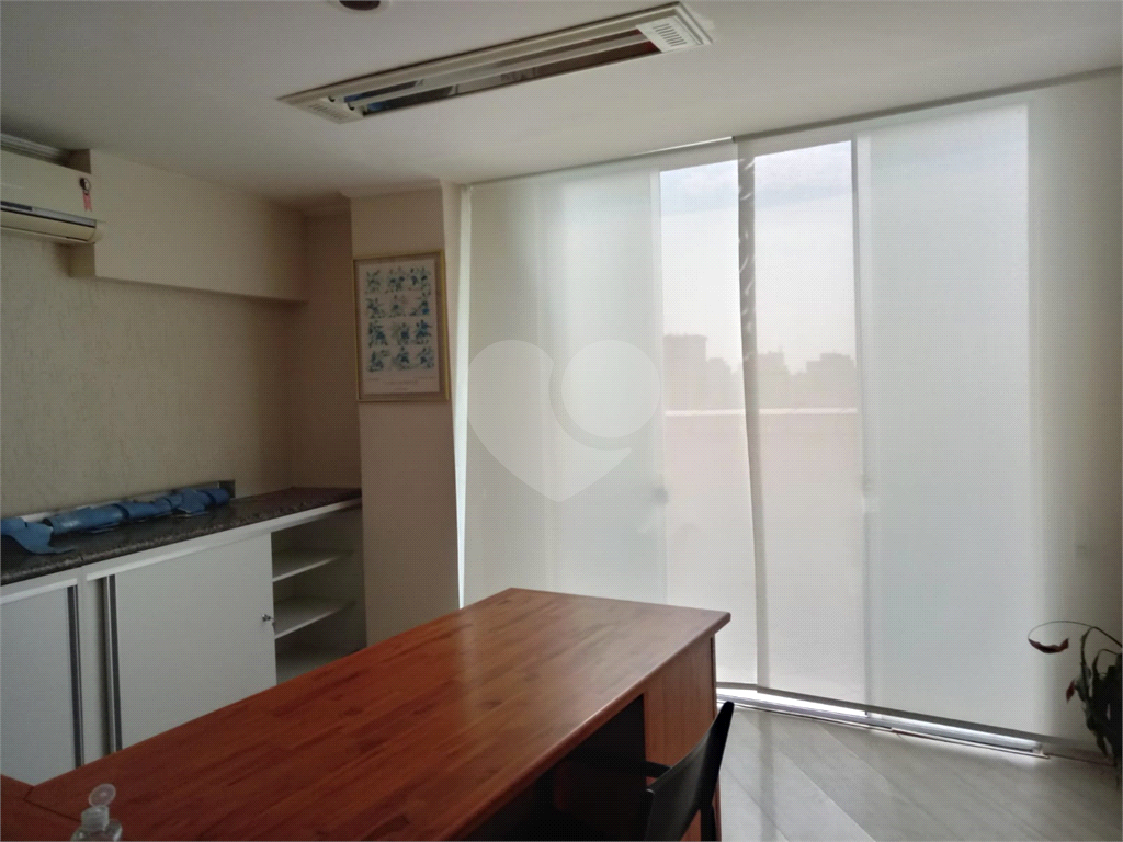 Sala Comercial - com sacada no Centro de São Paulo 107 m²