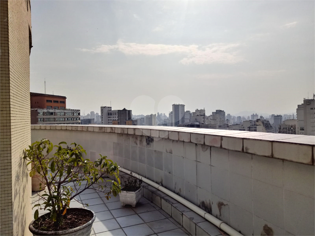 Sala Comercial - com sacada no Centro de São Paulo 107 m²