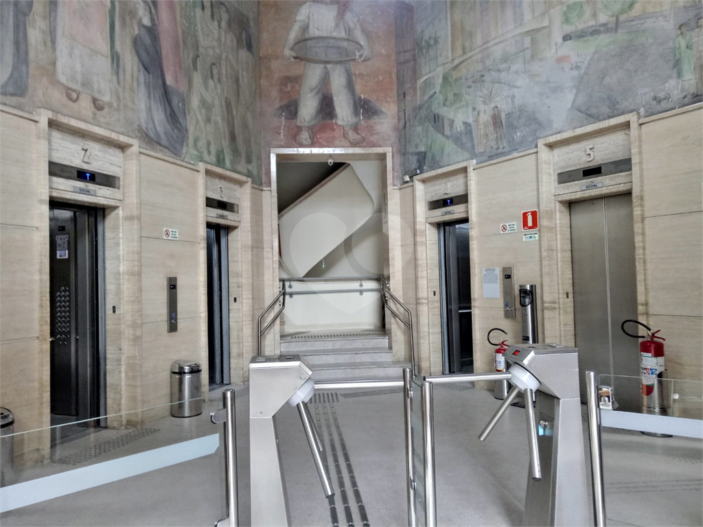 Sala Comercial - com sacada no Centro de São Paulo 107 m²