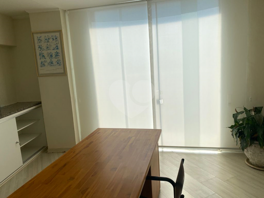 Sala Comercial - com sacada no Centro de São Paulo 107 m²