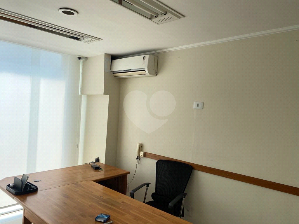 Sala Comercial - com sacada no Centro de São Paulo 107 m²