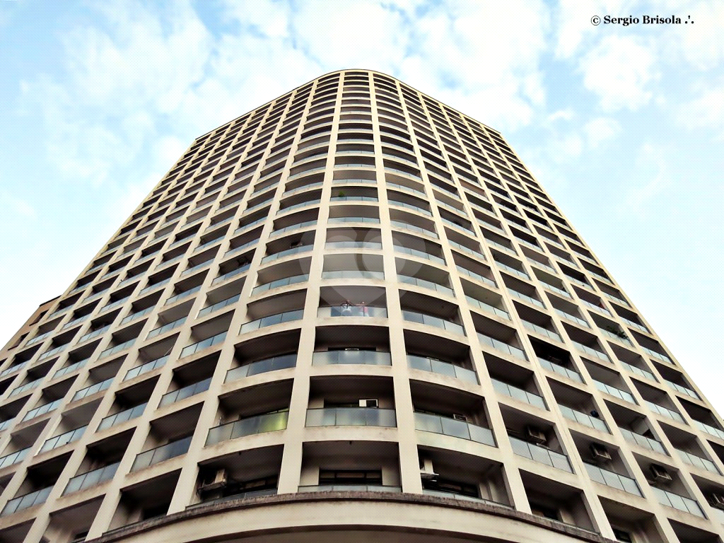 Sala Comercial - com sacada no Centro de São Paulo 107 m²
