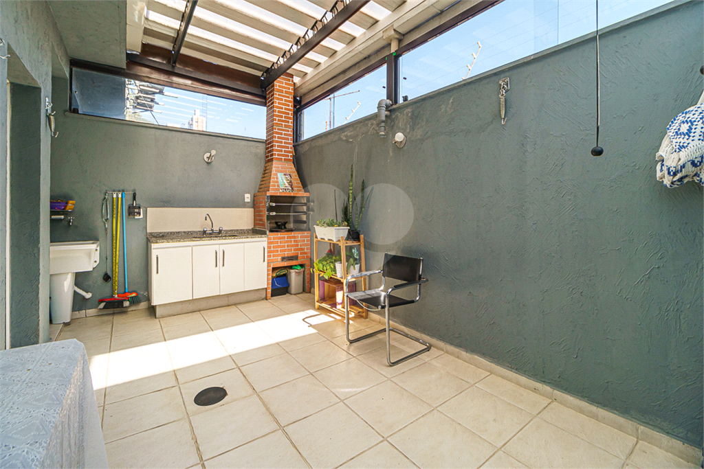 Casa em Condomínio com 3 dorms, 1 suíte, 3 vagas