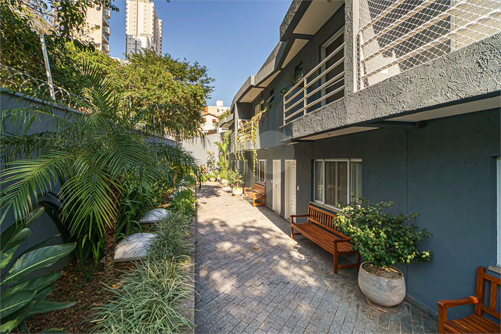 Casa em Condomínio com 3 dorms, 1 suíte, 3 vagas