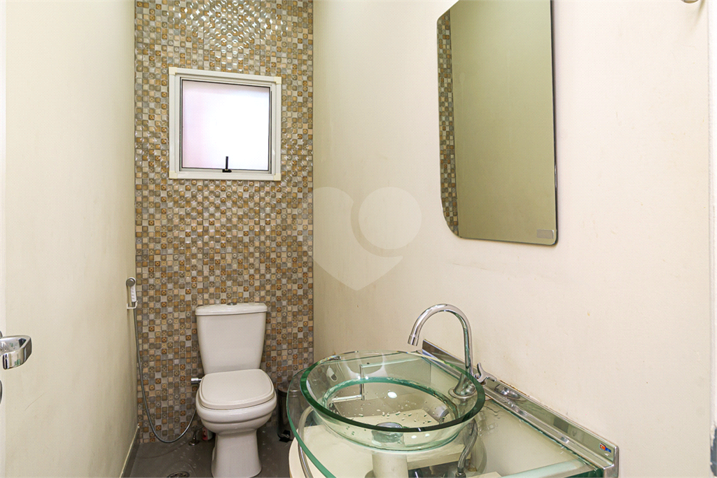 Casa em Condomínio com 3 dorms, 1 suíte, 3 vagas