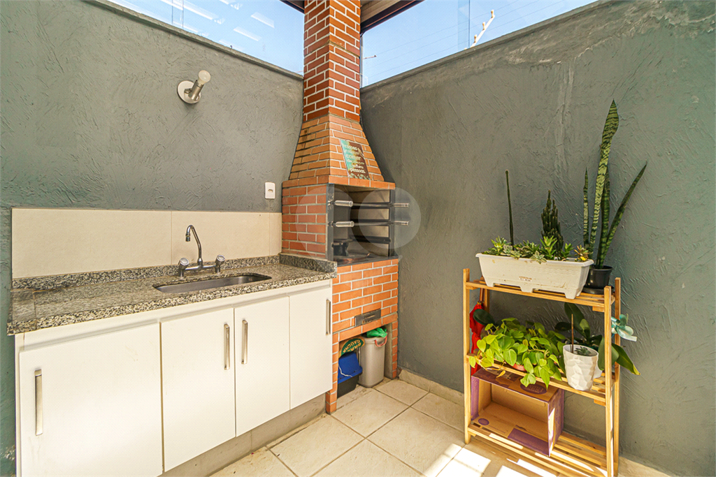 Casa em Condomínio com 3 dorms, 1 suíte, 3 vagas