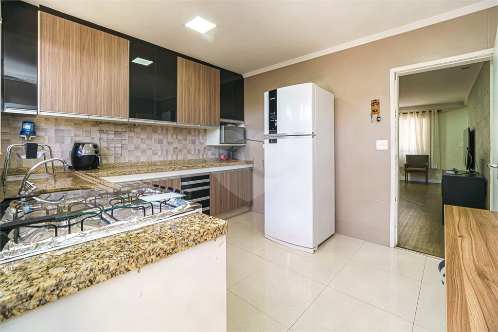 Casa em Condomínio com 3 dorms, 1 suíte, 3 vagas