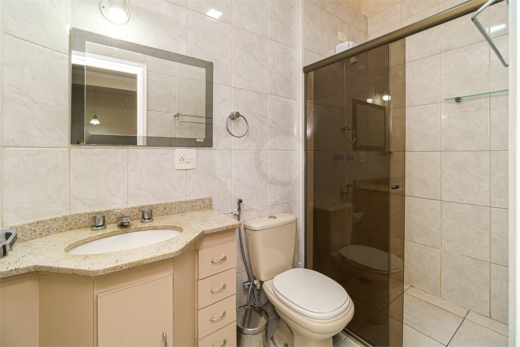 Casa em Condomínio com 3 dorms, 1 suíte, 3 vagas