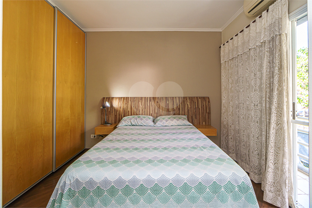 Casa em Condomínio com 3 dorms, 1 suíte, 3 vagas