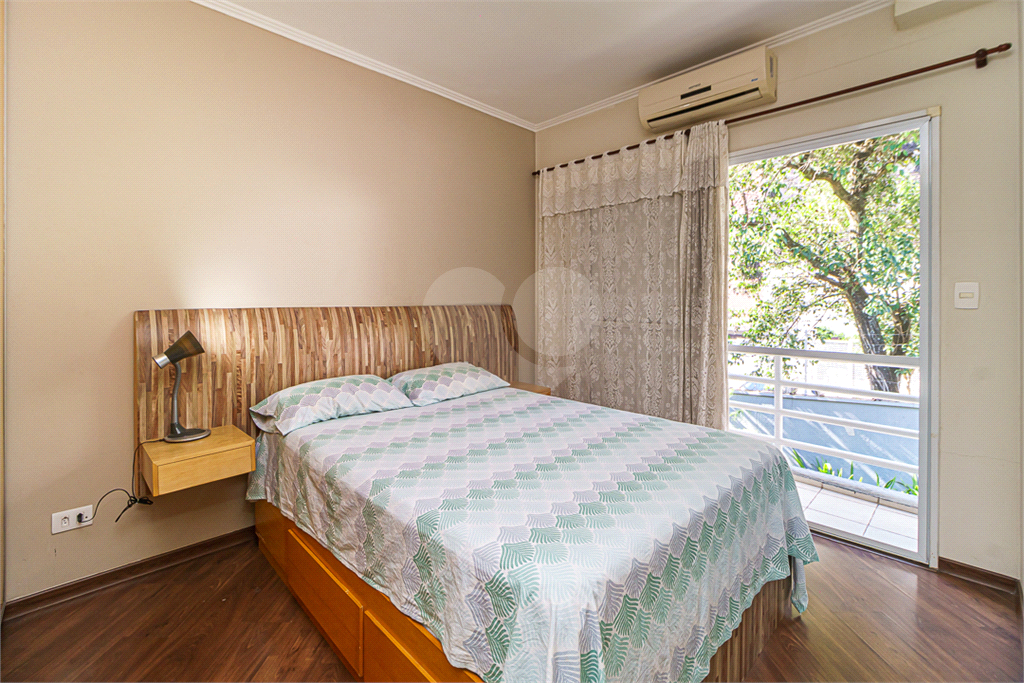 Casa em Condomínio com 3 dorms, 1 suíte, 3 vagas