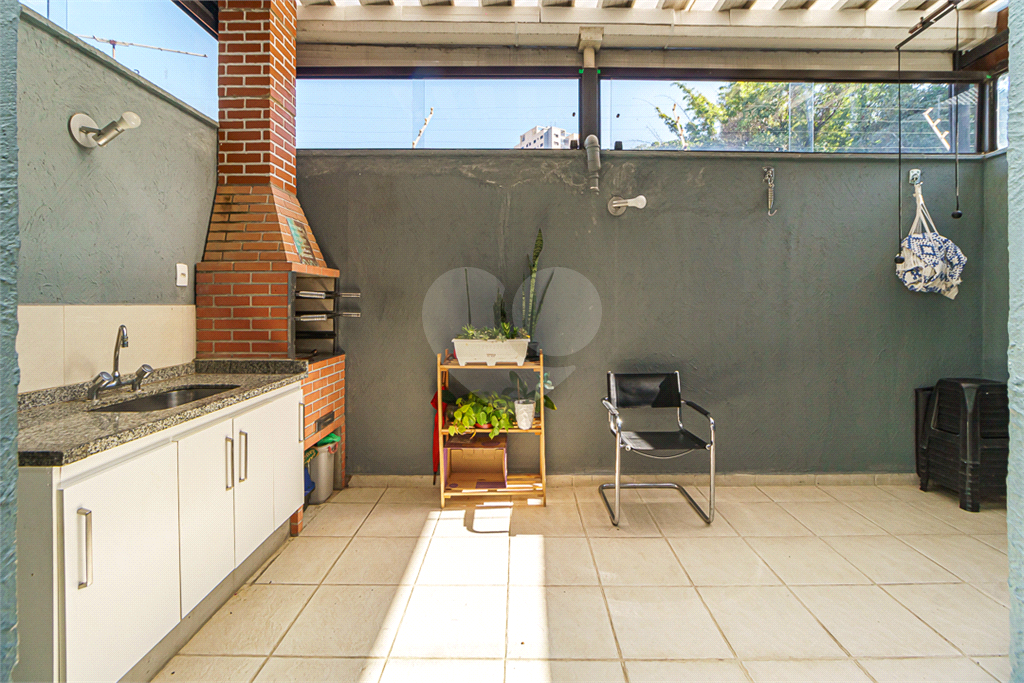 Casa em Condomínio com 3 dorms, 1 suíte, 3 vagas