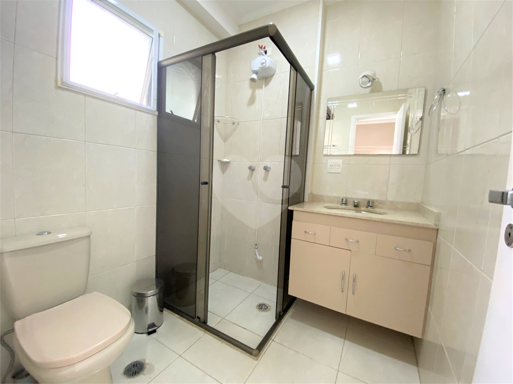 Casa em Condomínio com 3 dorms, 1 suíte, 3 vagas