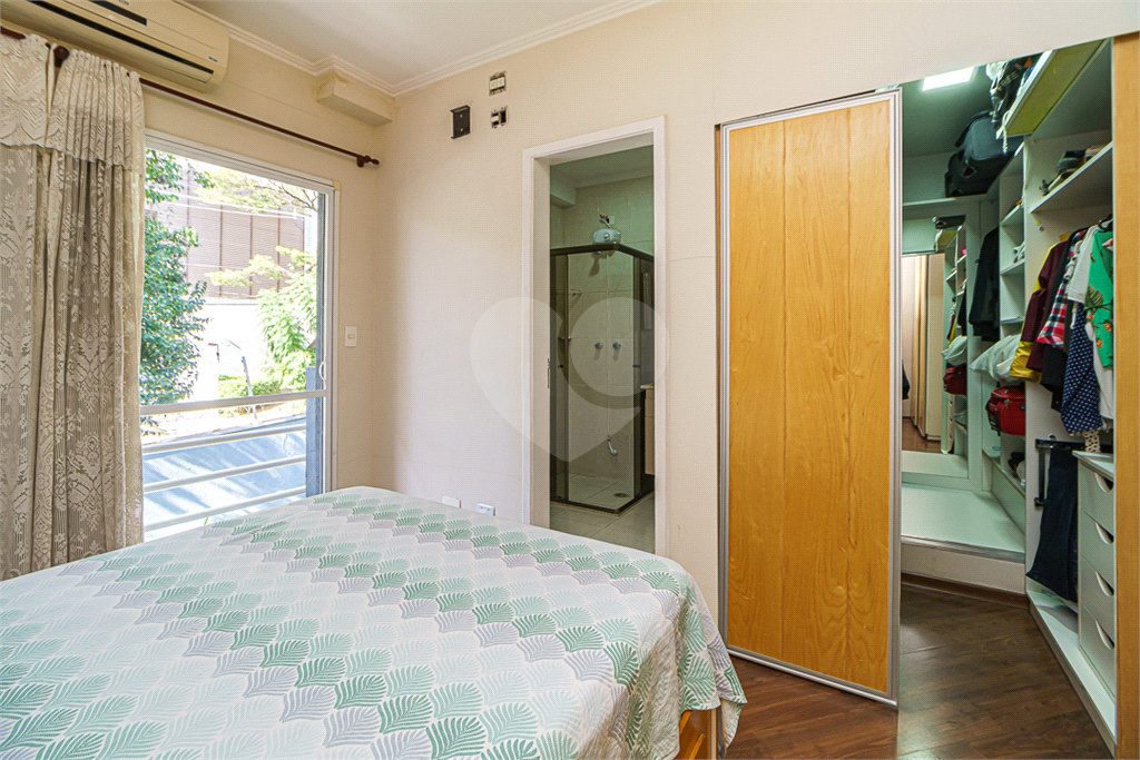 Casa em Condomínio com 3 dorms, 1 suíte, 3 vagas