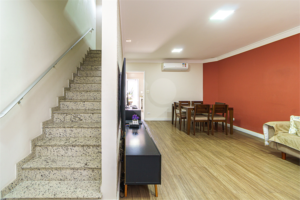 Casa em Condomínio com 3 dorms, 1 suíte, 3 vagas