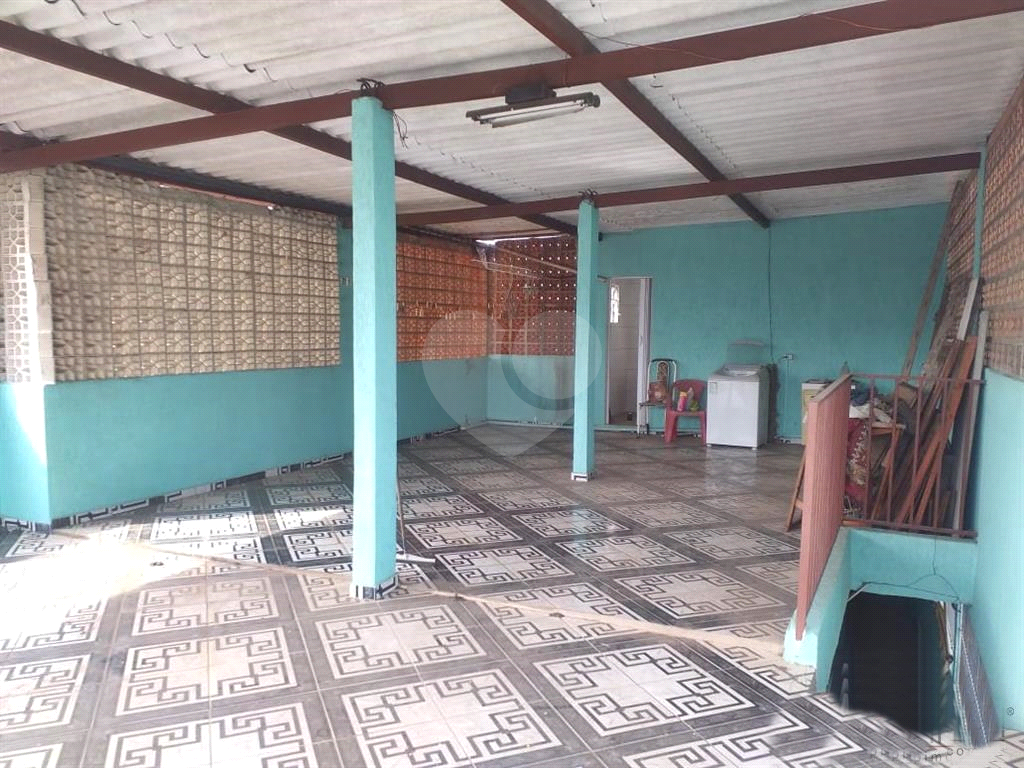 Sobrado ao alado do Horto Florestal
