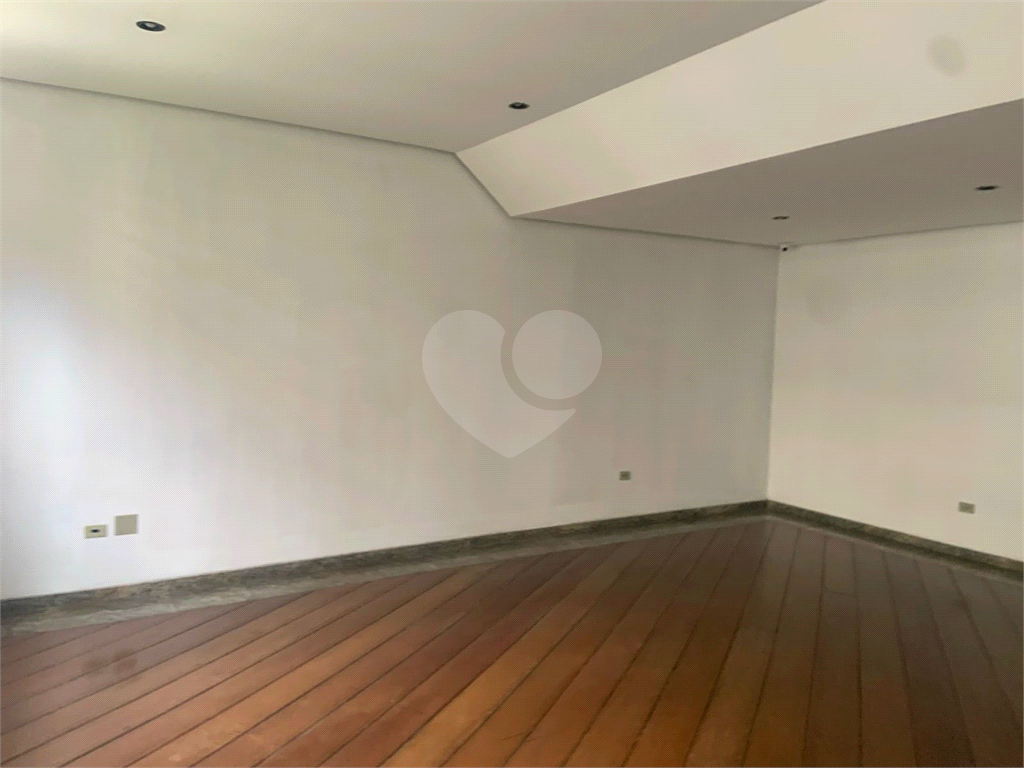 Apartamento mobiliado com um dormitório em Moema para locação.