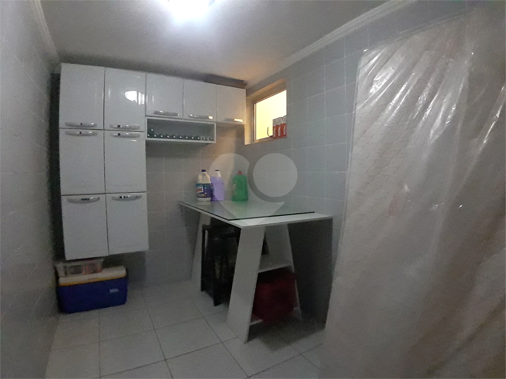 Casa assobradada com 250 m2 3 dormitorios, suite, 2 salas, 6 vagas. Estuda permuta. Agende visita.