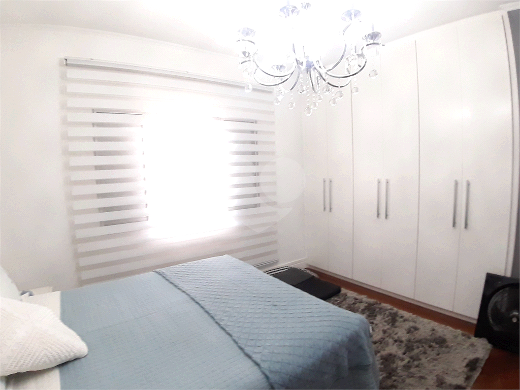 Casa assobradada com 250 m2 3 dormitorios, suite, 2 salas, 6 vagas. Estuda permuta. Agende visita.