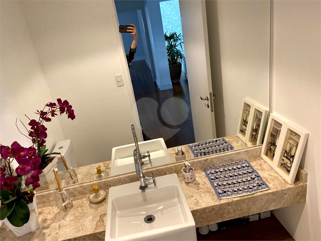 APARTAMENTO em MORUMBI