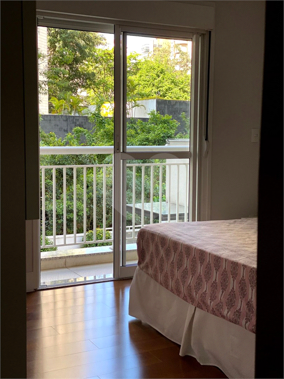 APARTAMENTO em MORUMBI