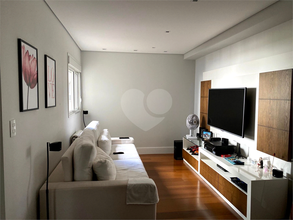 APARTAMENTO em MORUMBI