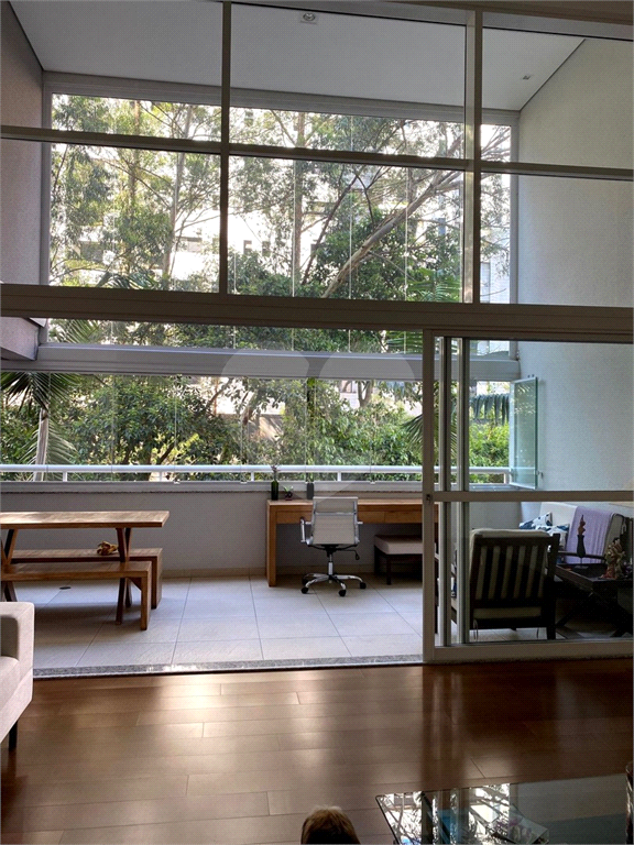 APARTAMENTO em MORUMBI