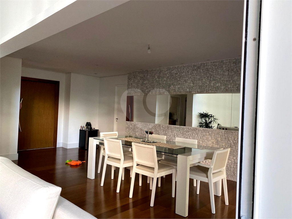APARTAMENTO em MORUMBI