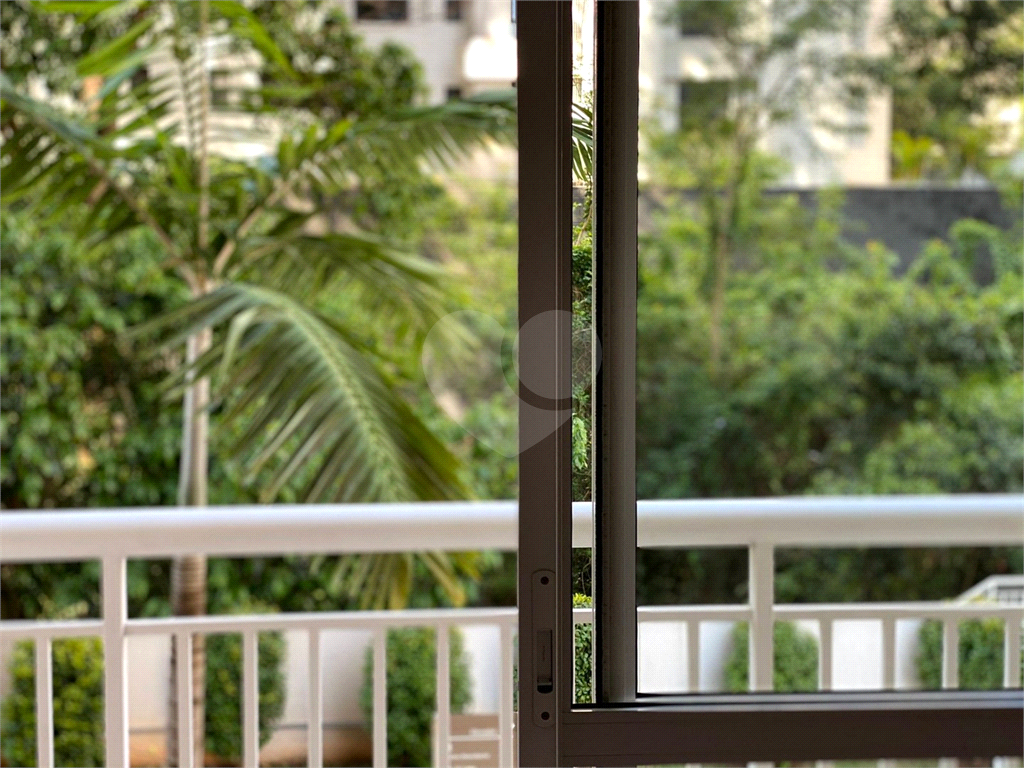 APARTAMENTO em MORUMBI