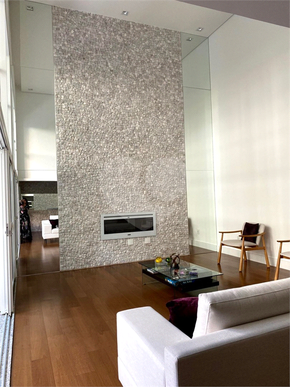 APARTAMENTO em MORUMBI