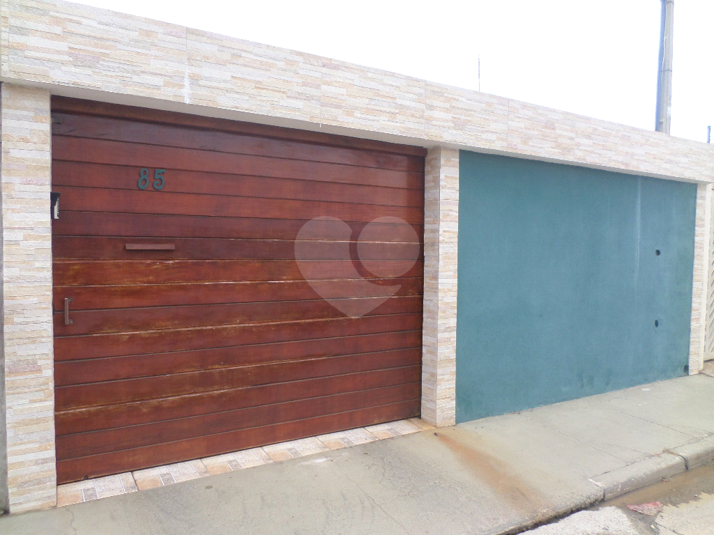 Casa à venda com 3 quartos, 200m² - Foto 1