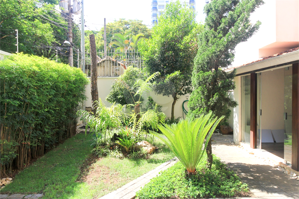 CASA em MOEMA