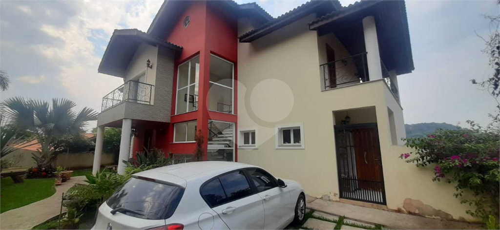 Casa à venda com 3 quartos, 390m² - Foto 1