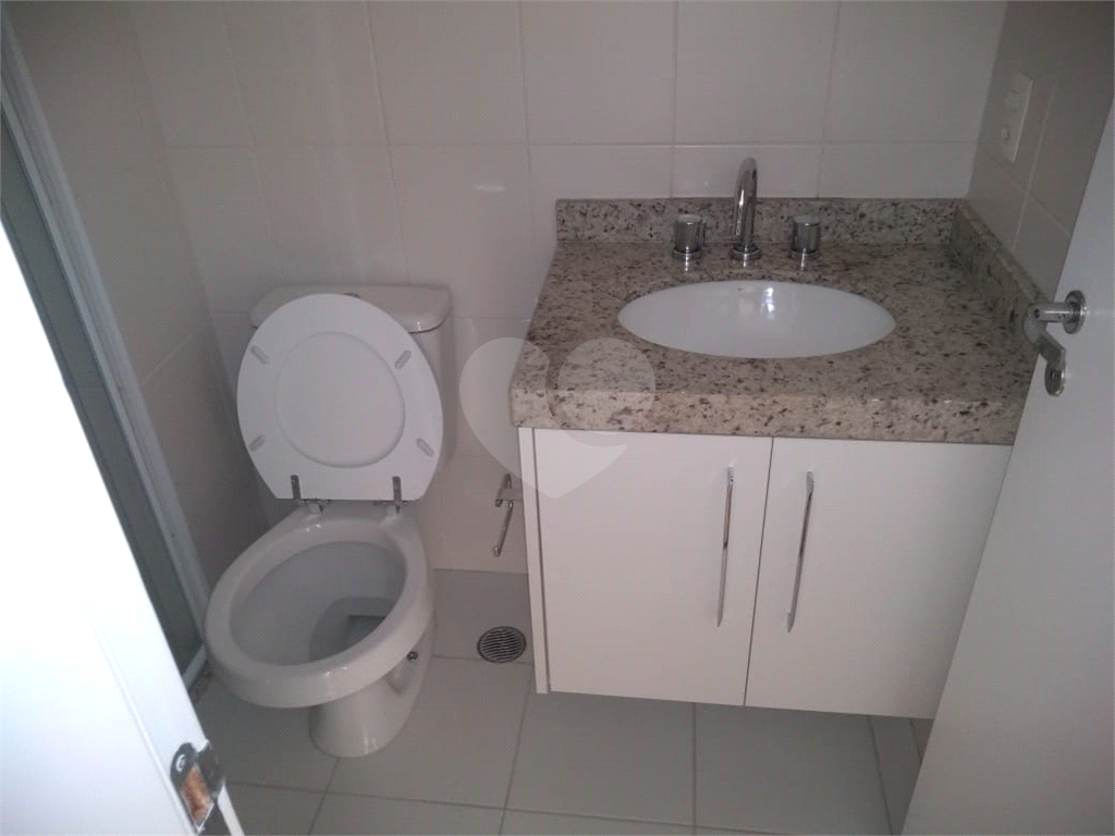 APARTAMENTO 2 DORMITÓRIOS (1 SUÍTE), VARANDA E 1 VAGA DE GARAGEM PARA LOCAÇÃO - VILA ROMANA