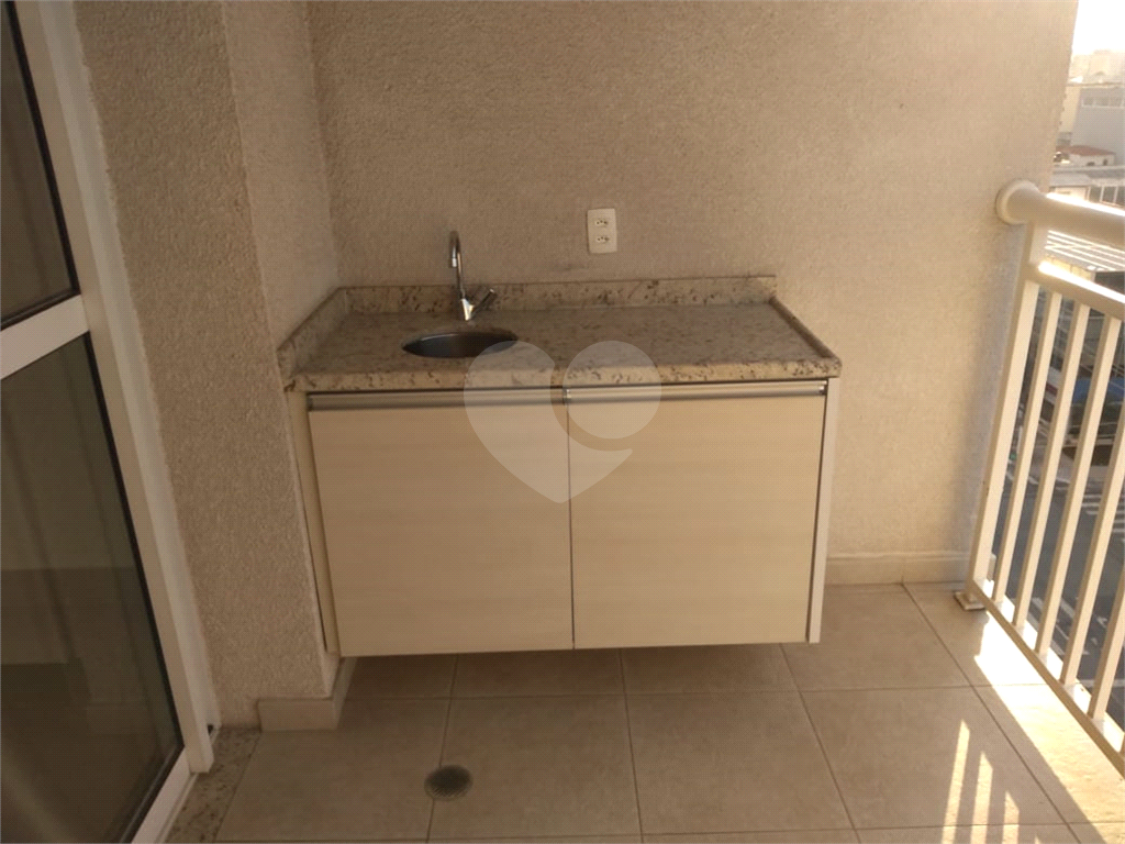 APARTAMENTO 2 DORMITÓRIOS (1 SUÍTE), VARANDA E 1 VAGA DE GARAGEM PARA LOCAÇÃO - VILA ROMANA