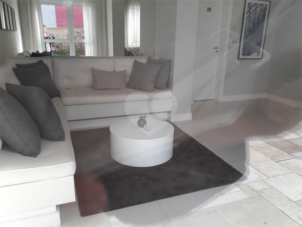 APARTAMENTO 2 DORMITÓRIOS (1 SUÍTE), VARANDA E 1 VAGA DE GARAGEM PARA LOCAÇÃO - VILA ROMANA