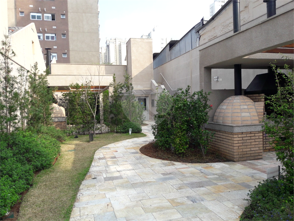 APARTAMENTO 2 DORMITÓRIOS (1 SUÍTE), VARANDA E 1 VAGA DE GARAGEM PARA LOCAÇÃO - VILA ROMANA