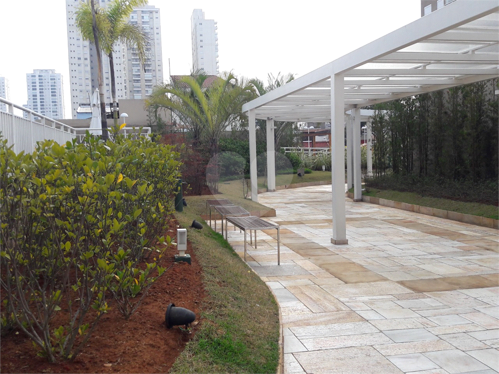 APARTAMENTO 2 DORMITÓRIOS (1 SUÍTE), VARANDA E 1 VAGA DE GARAGEM PARA LOCAÇÃO - VILA ROMANA