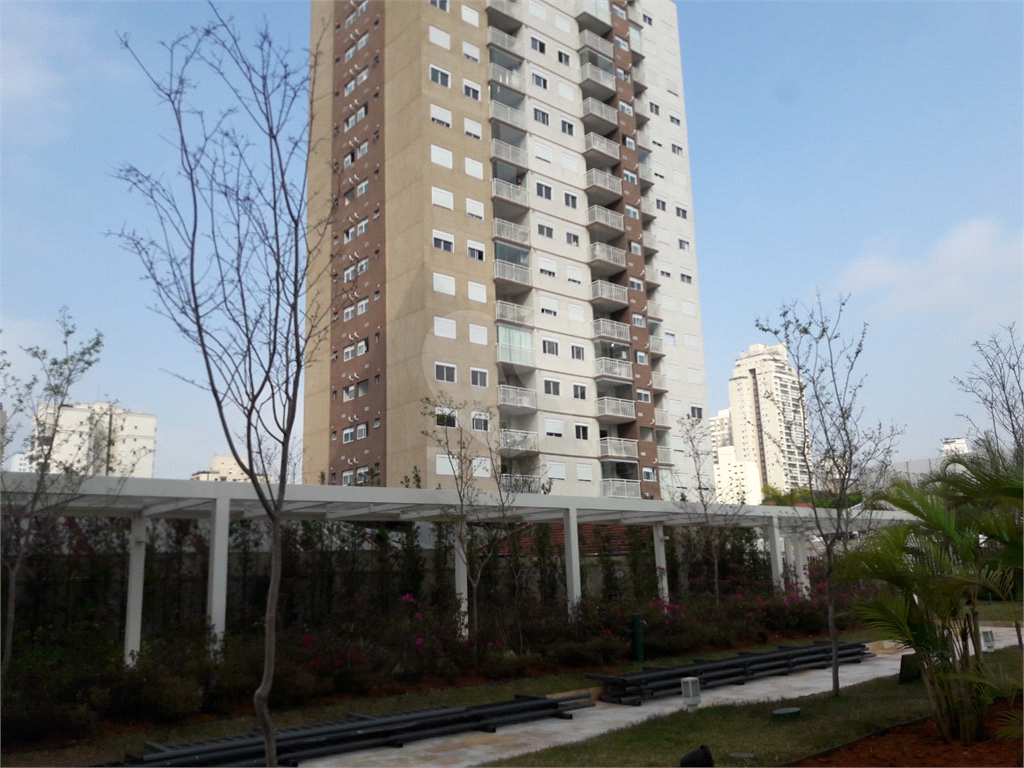 APARTAMENTO 2 DORMITÓRIOS (1 SUÍTE), VARANDA E 1 VAGA DE GARAGEM PARA LOCAÇÃO - VILA ROMANA