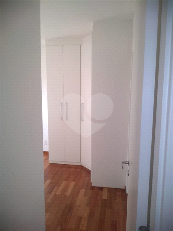 APARTAMENTO 2 DORMITÓRIOS (1 SUÍTE), VARANDA E 1 VAGA DE GARAGEM PARA LOCAÇÃO - VILA ROMANA