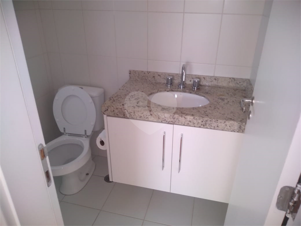 APARTAMENTO 2 DORMITÓRIOS (1 SUÍTE), VARANDA E 1 VAGA DE GARAGEM PARA LOCAÇÃO - VILA ROMANA